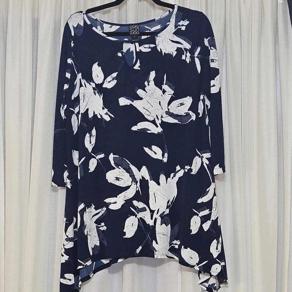 Clara Sun Woo Navy and White Floral Asymmetrical Hem Tunic